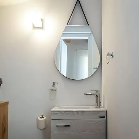 Nyaraló Nona's Dorf Haus In